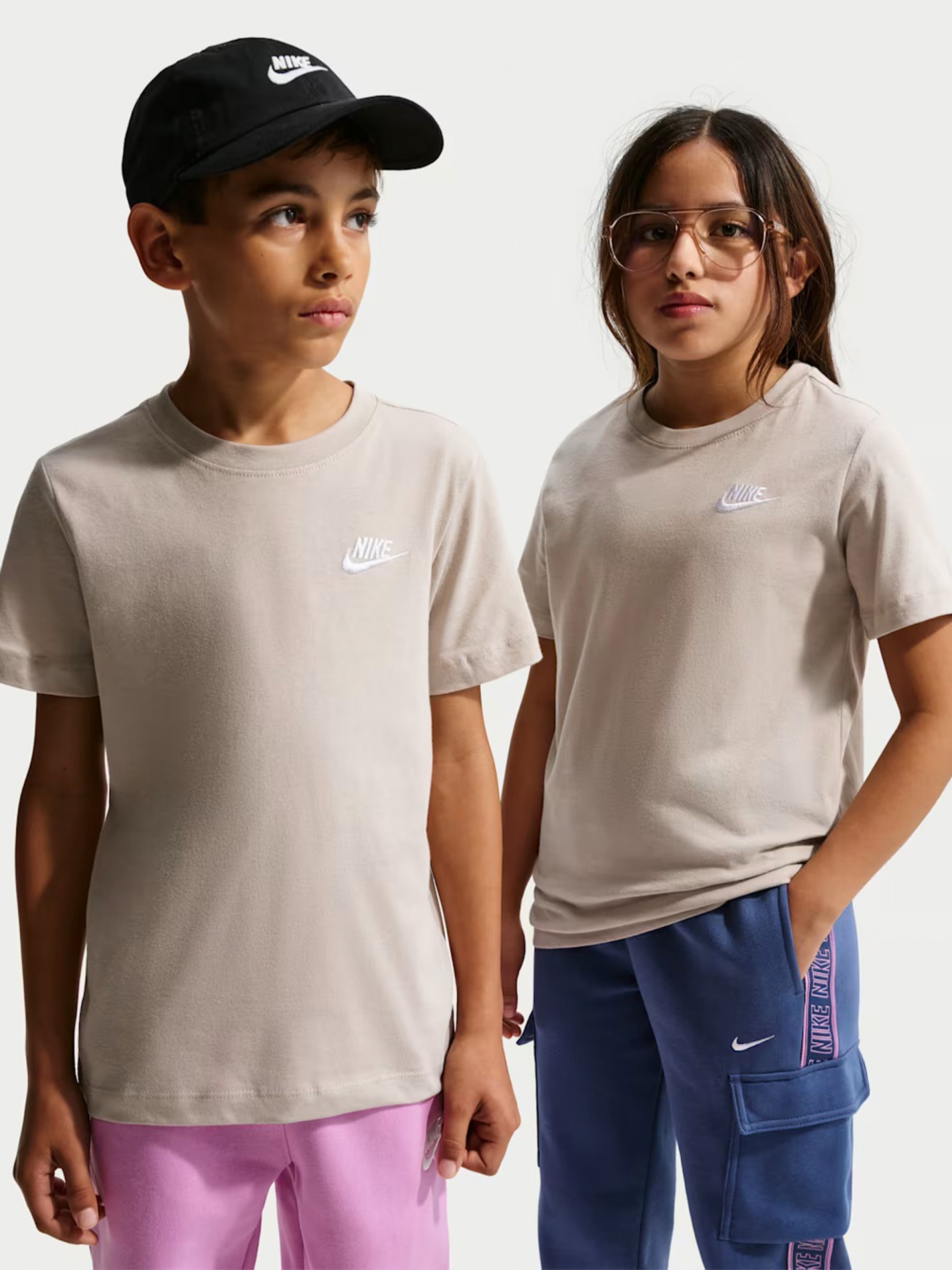 Camiseta Nike Sportswear Júnior Beige