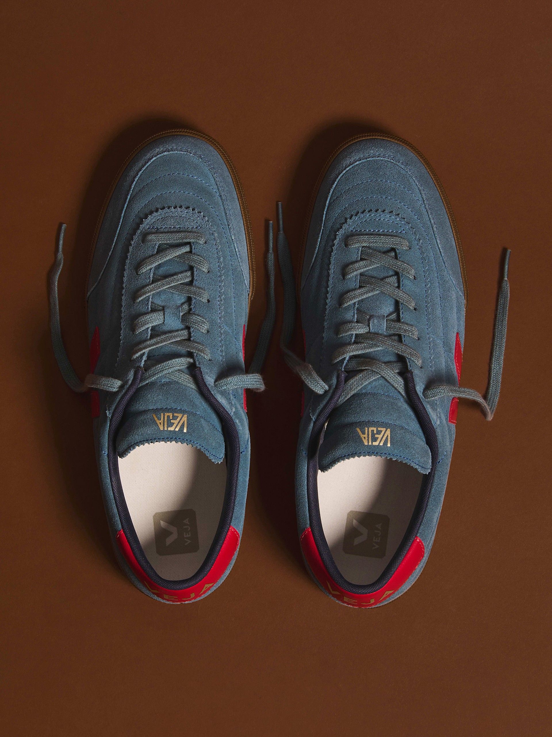 Zapatillas VEJA Panenka Azules y Rojas De Gamuza