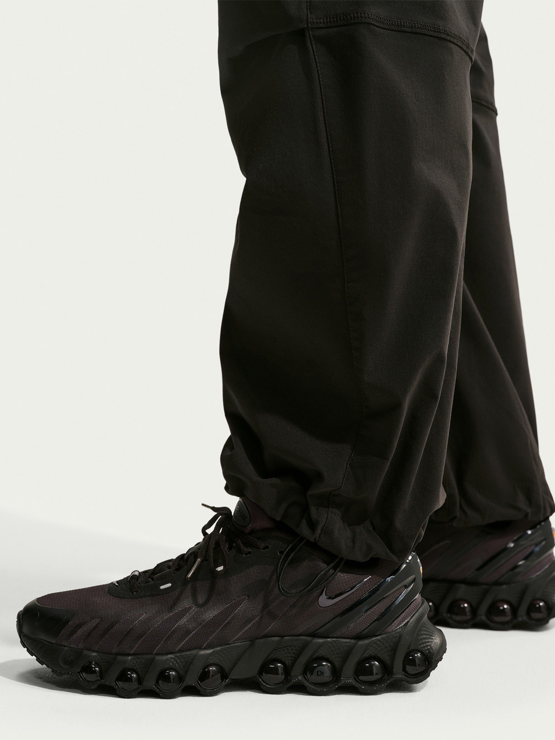 Pantalones Nike Tech Dri-FIT Woven Negros Para Hombre