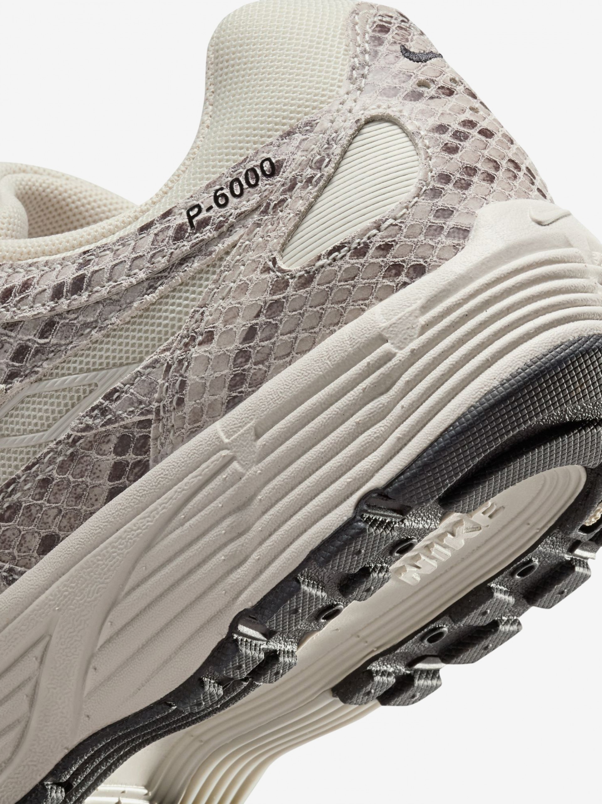 Sapatilhas Nike P-6000 SE Cinzentas e Roxas Para Mulher