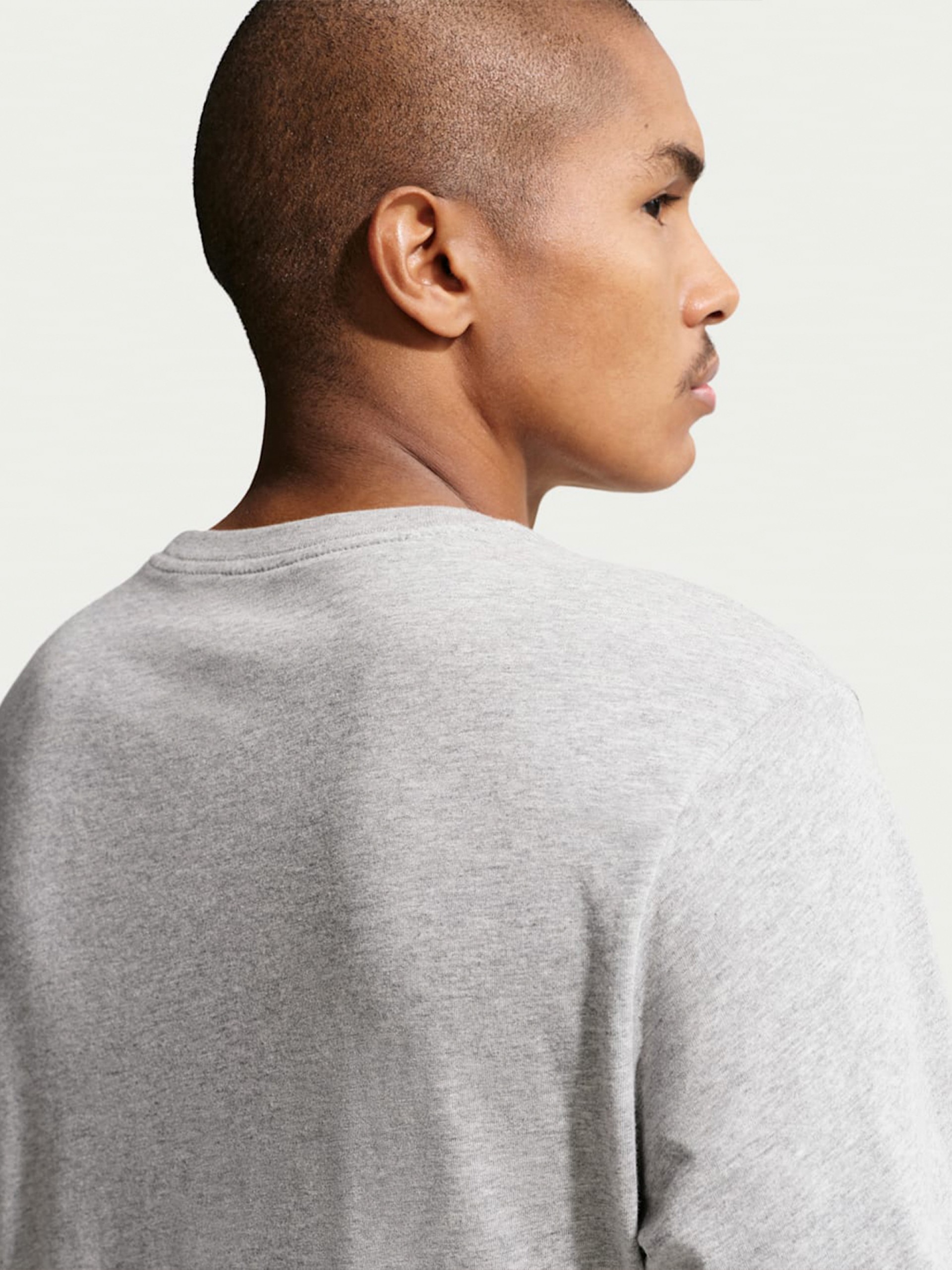 Camiseta Nike Sportswear Celebrate Brand Gris Para Hombre