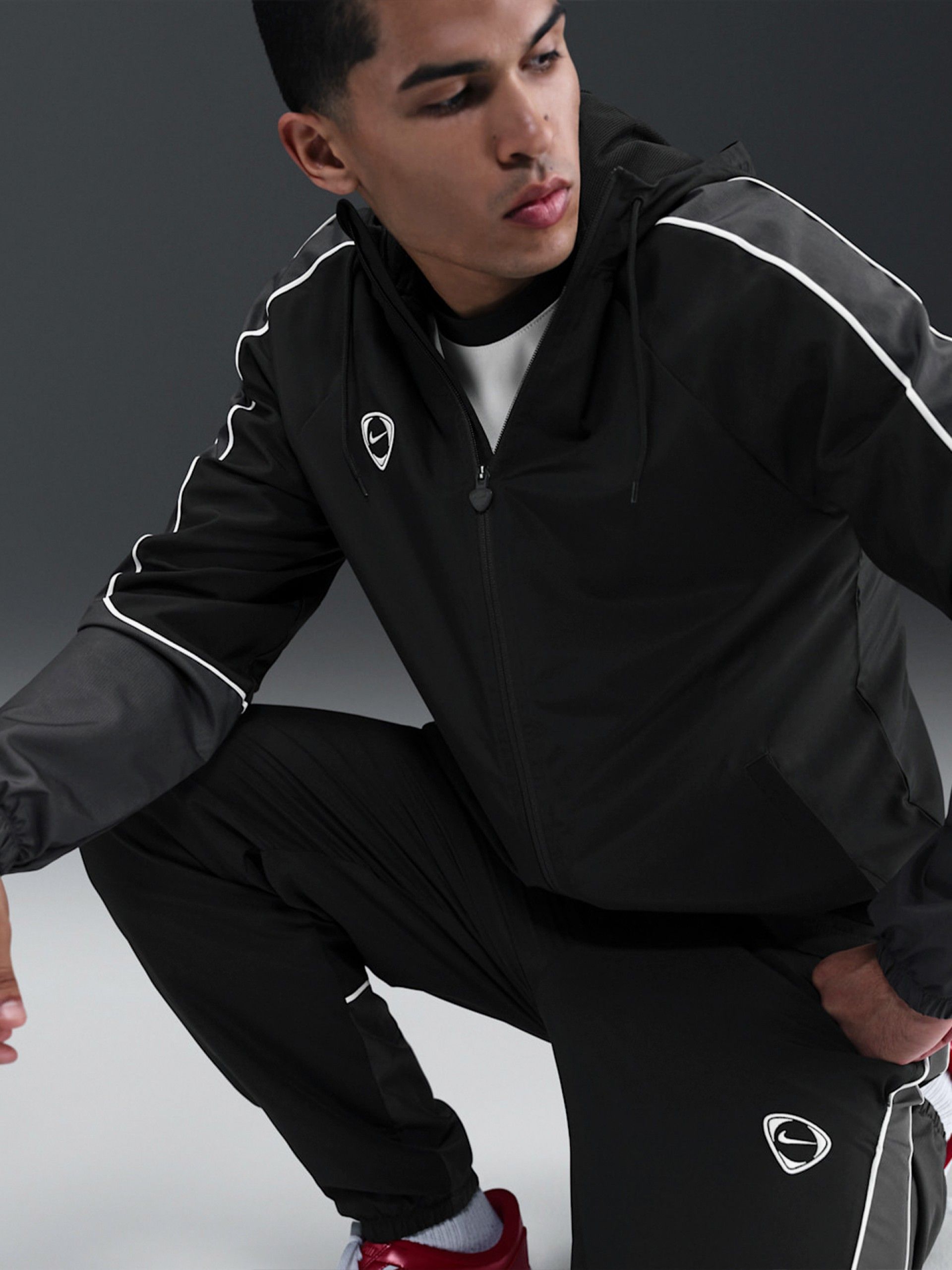 Chaqueta con Capucha de Fútbol Nike Academy+ Negra y Gris Para Hombre