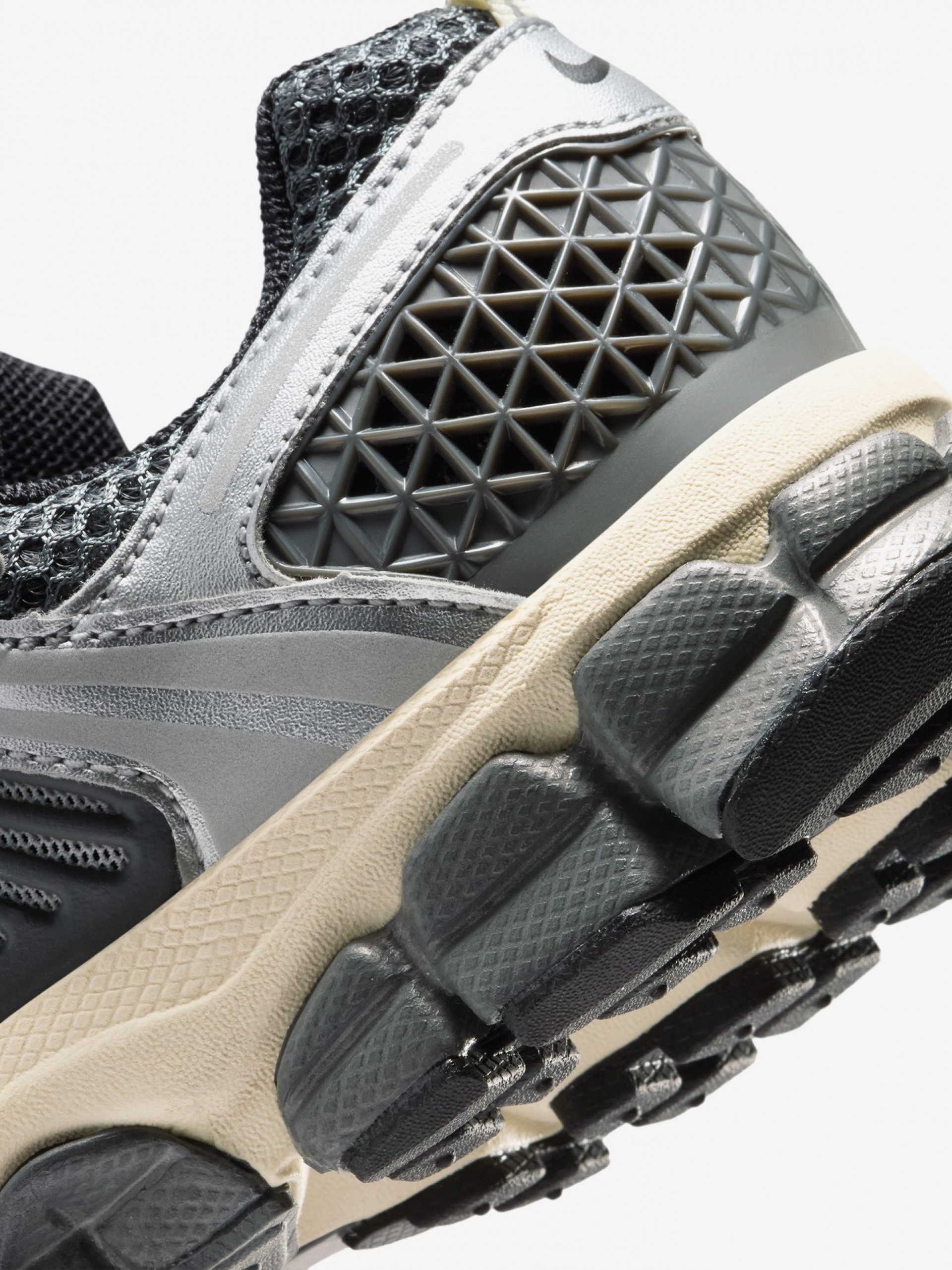 Nike Vomero 5 Grey and Silver Junior Sneakers