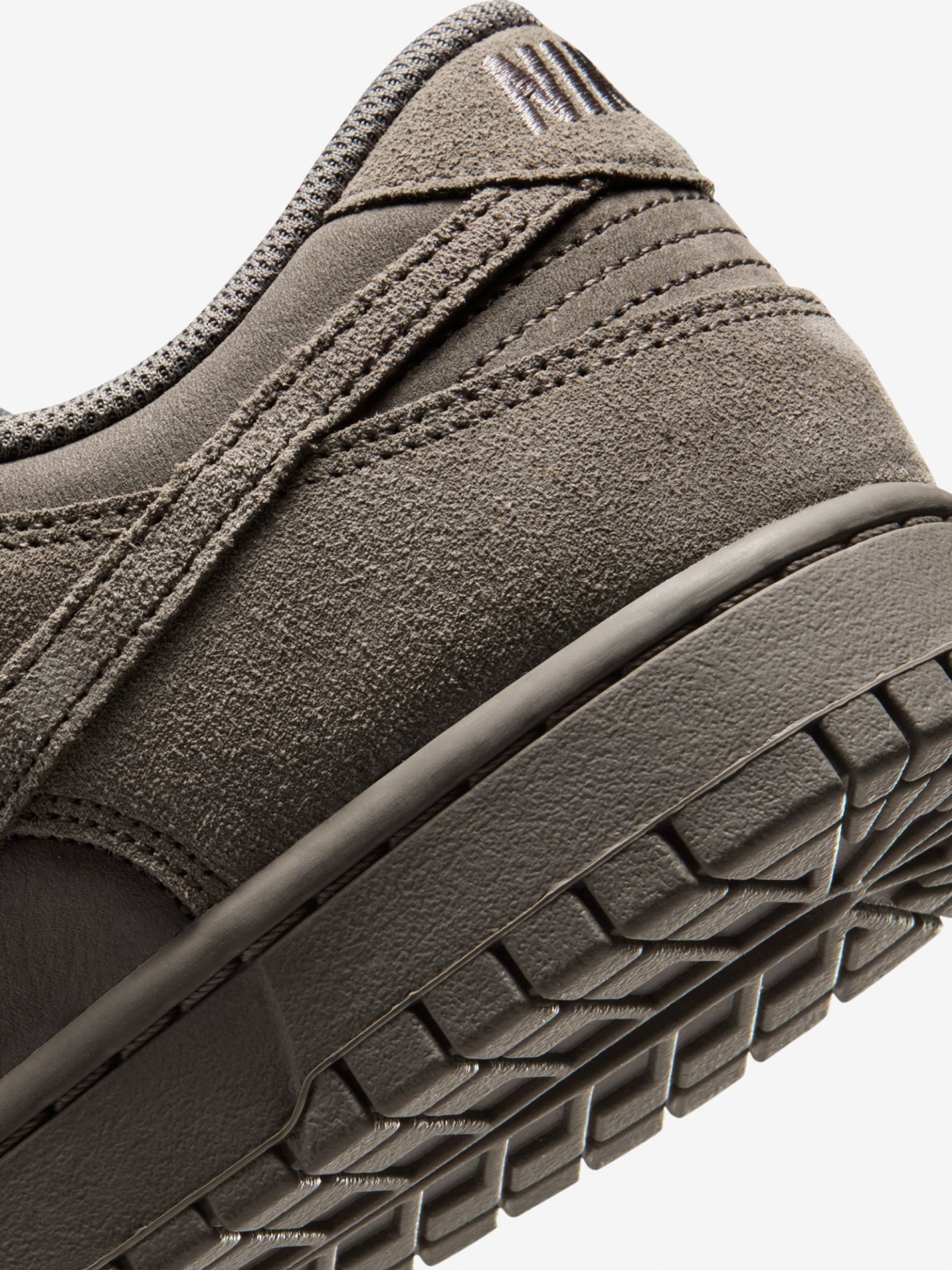 Nike Dunk Low Retro SE Grey Suede Sneakers For Men