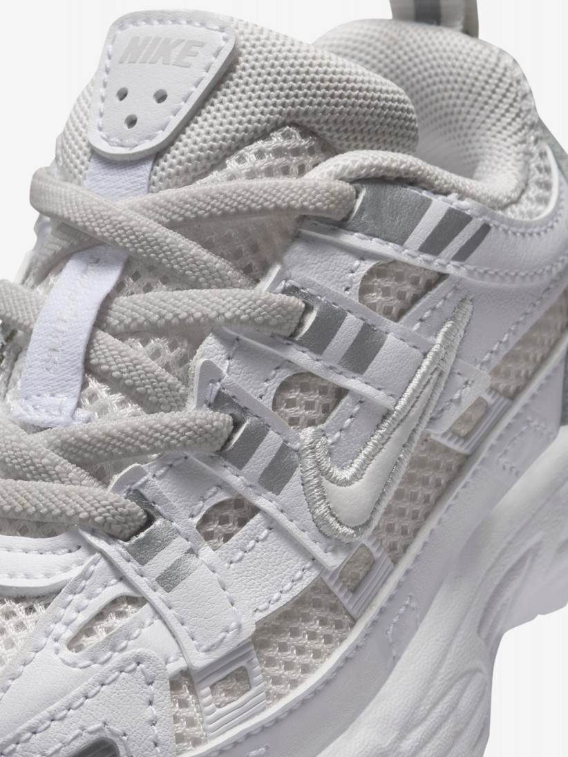 Zapatillas Nike P-6000 Blancas y Plateadas Para Bebé Zapatillas Nike P-6000 Blancas y Plateadas Para Bebé