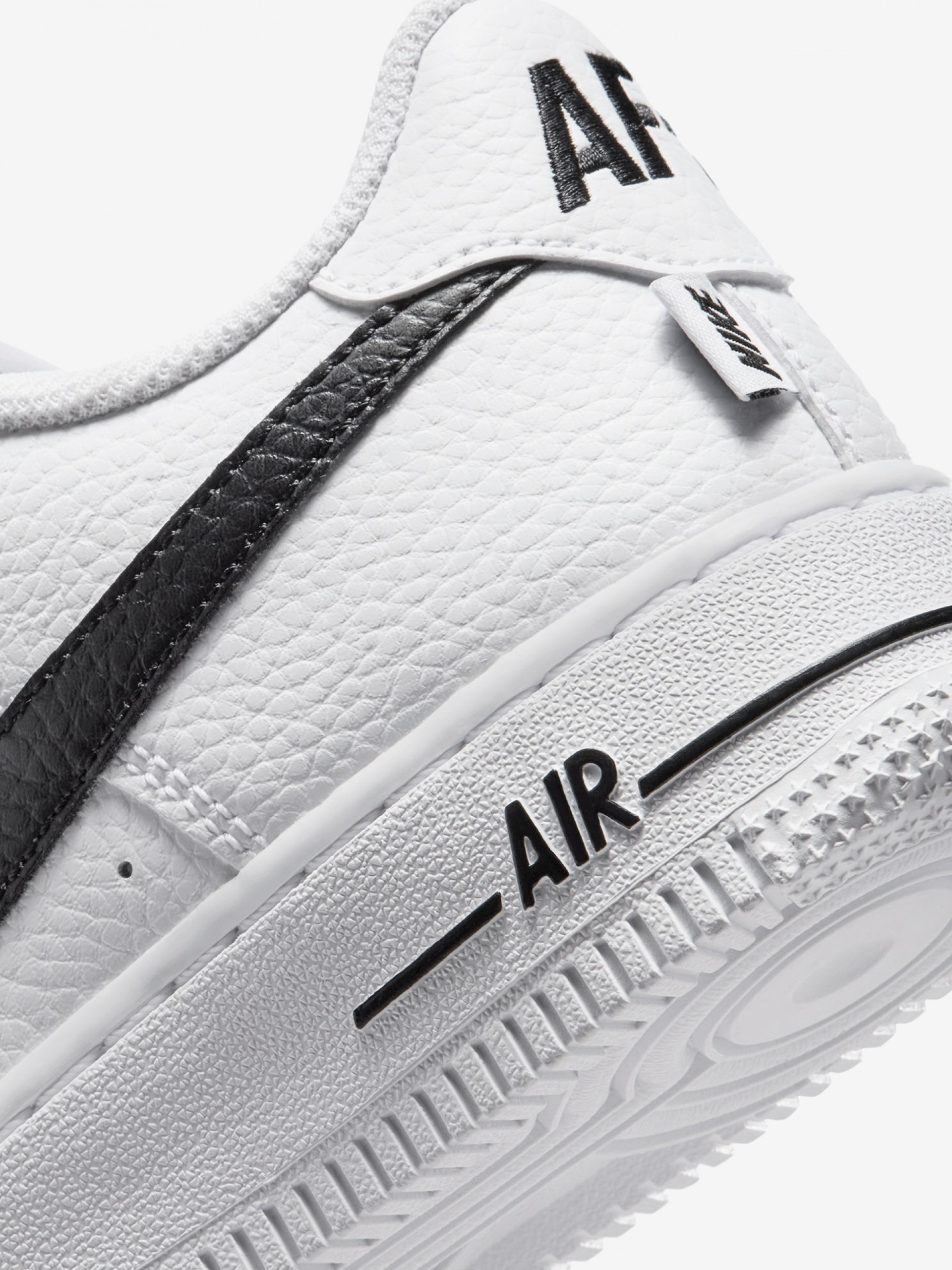 Sapatilhas Nike Air Force 1 Brancas e Pretas Júnior