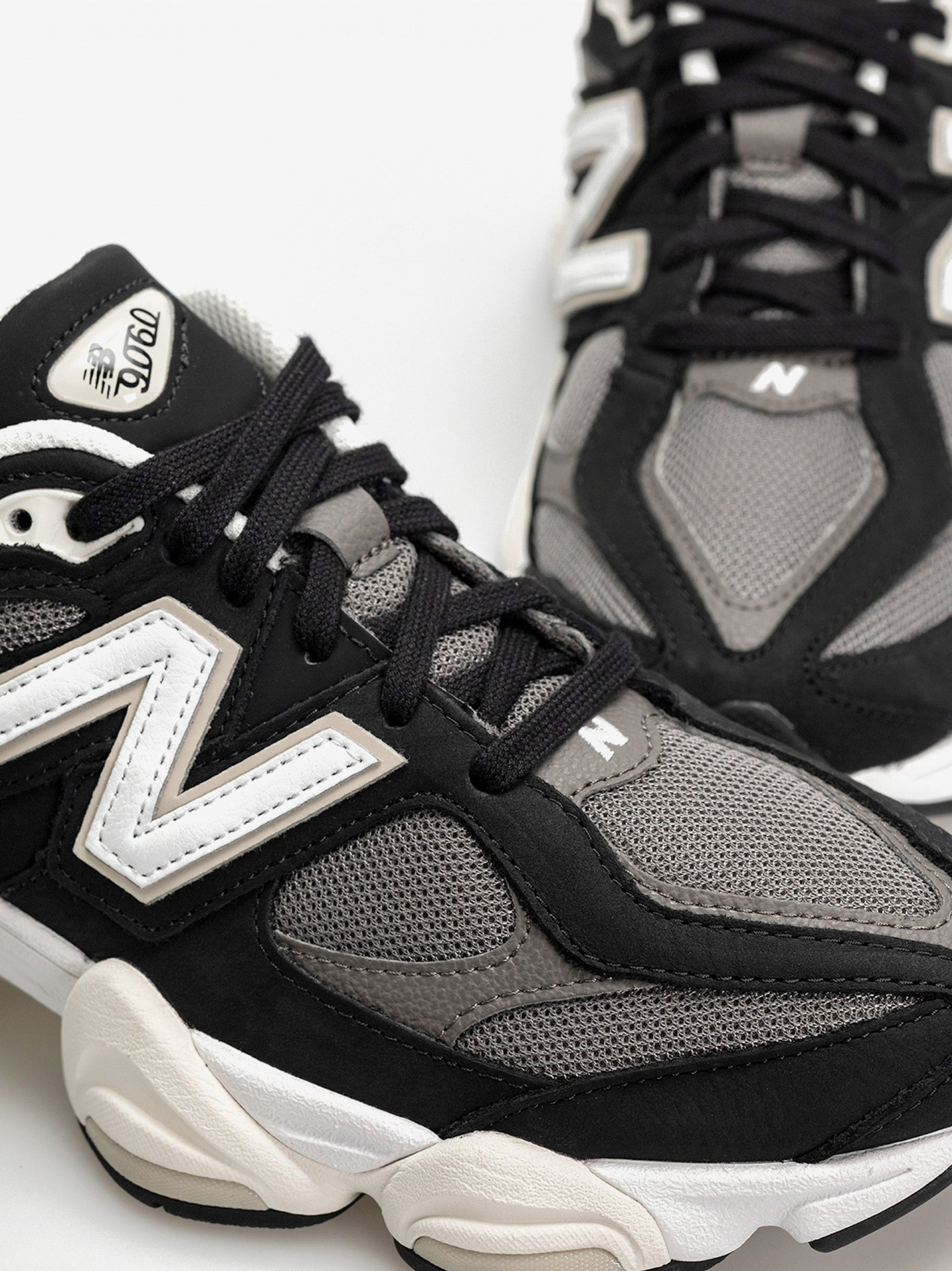 Sapatilhas New Balance U9060 V1 Pretas e Cinzentas