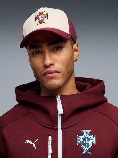 Gorra Puma Portugal King Trucker 2026 Burdeos y Beige