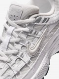 Zapatillas Nike P-6000 Blancas y Plateadas Para Ni�o