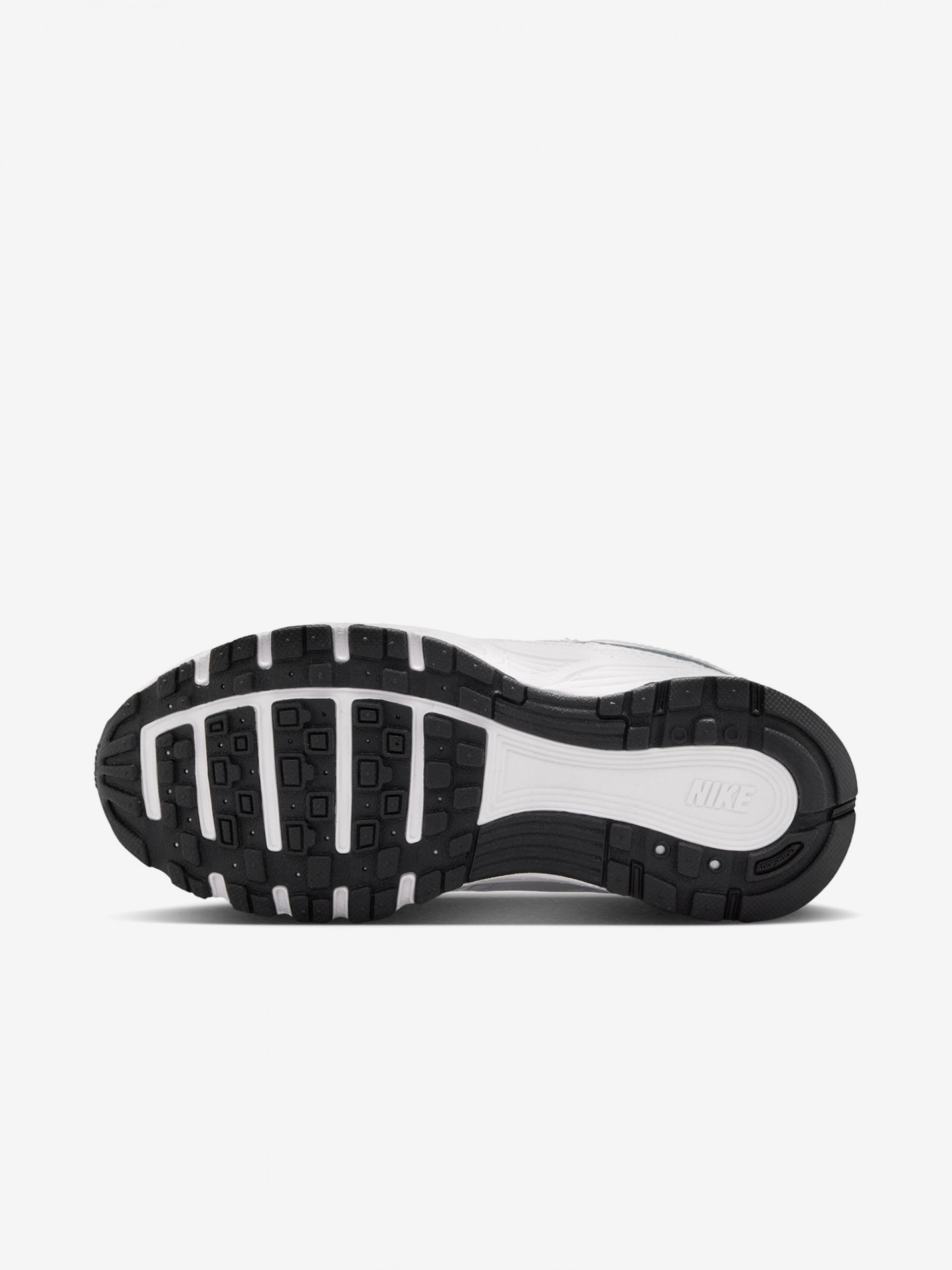 Zapatillas Nike P-6000 Blancas y Plateadas Para Niño