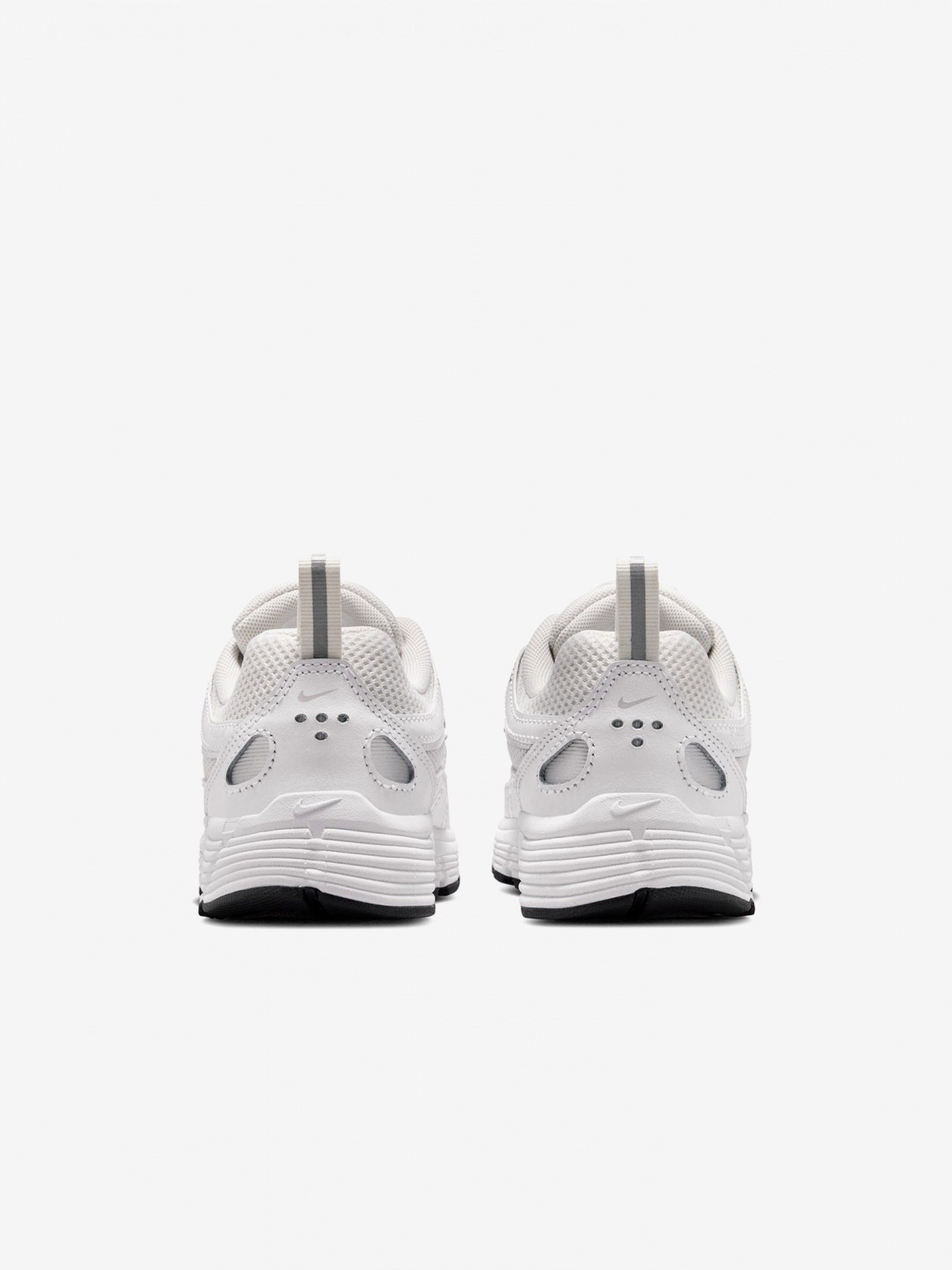 Sapatilhas Nike P-6000 Brancas e Prateadas Para Criança