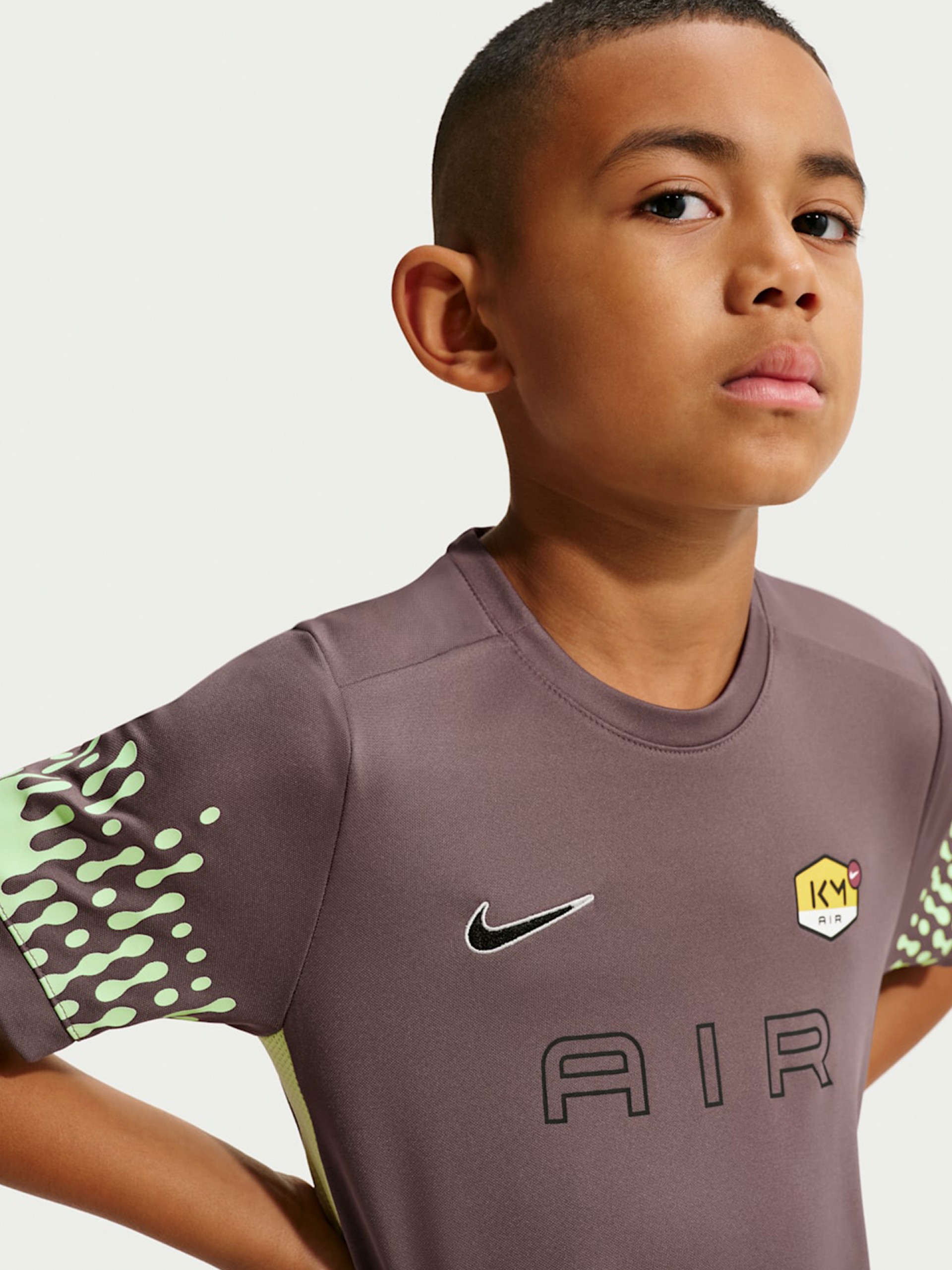 T-shirt de Futebol Nike Dri-FIT Kylian Mbappé Júnior Castanha