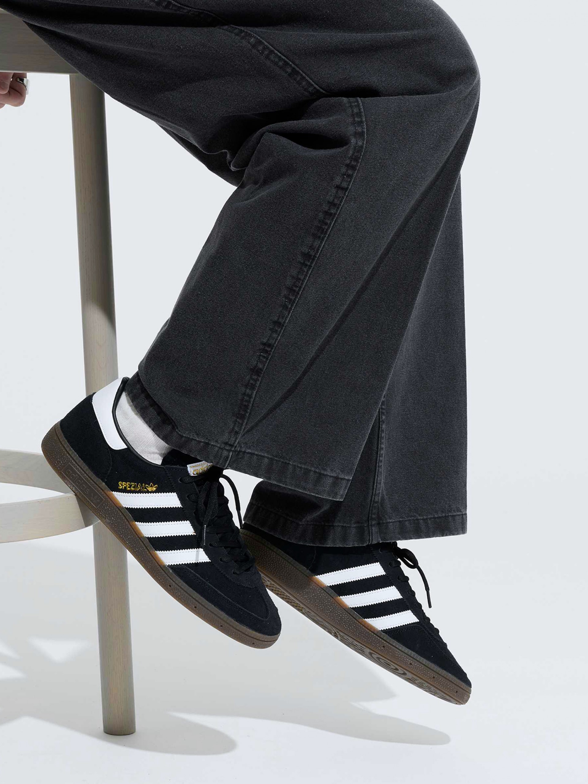 Sapatilhas Adidas Handball Spezial Pretas e Brancas