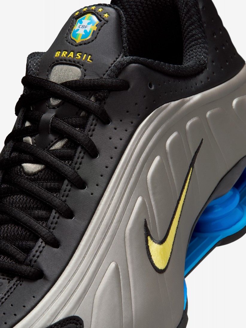 Nike Shox R4 Silver and Black Sneakers For Men