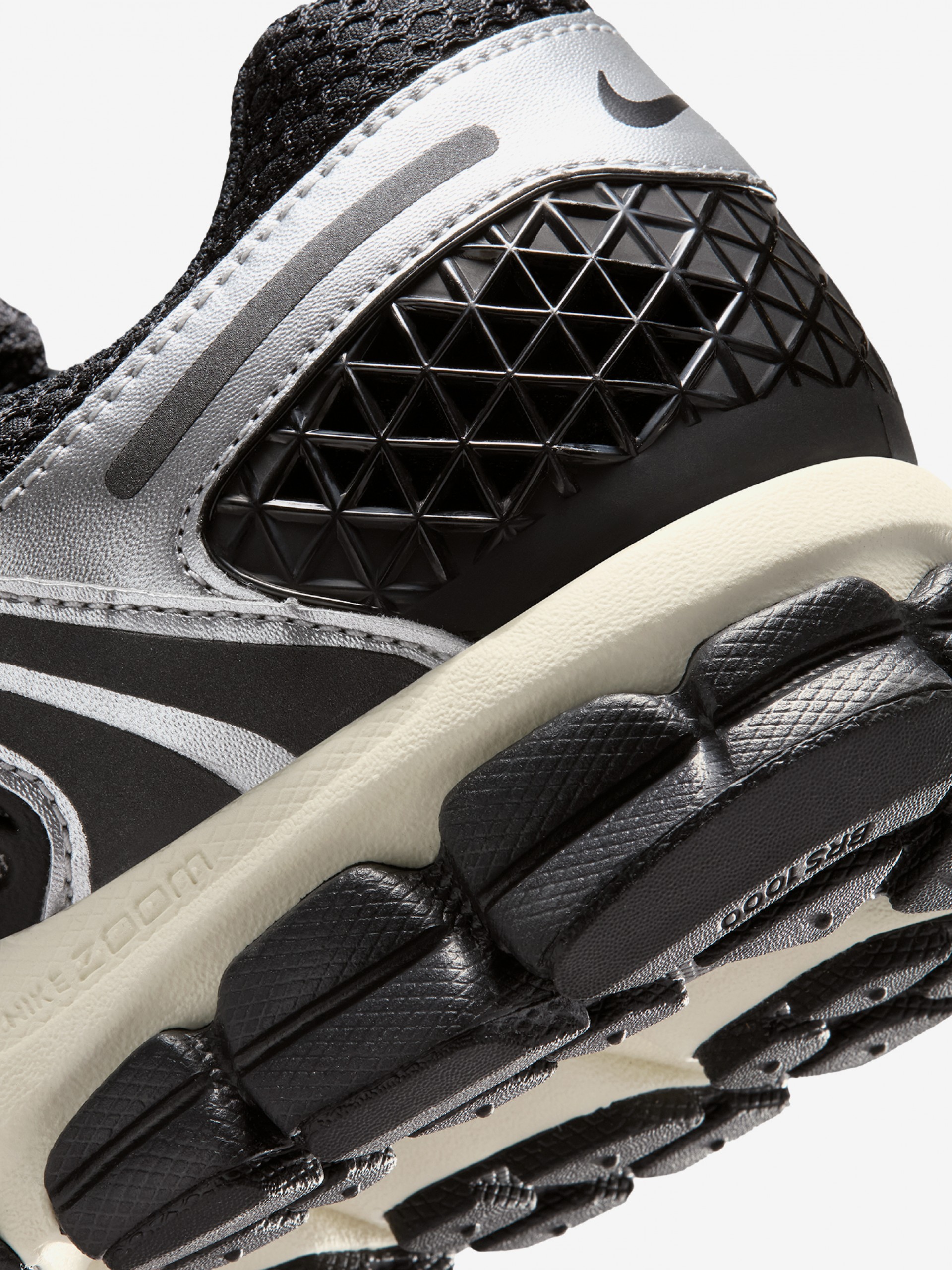 Sapatilhas Nike Zoom Vomero 5 Pretas e Prateadas Para Homem