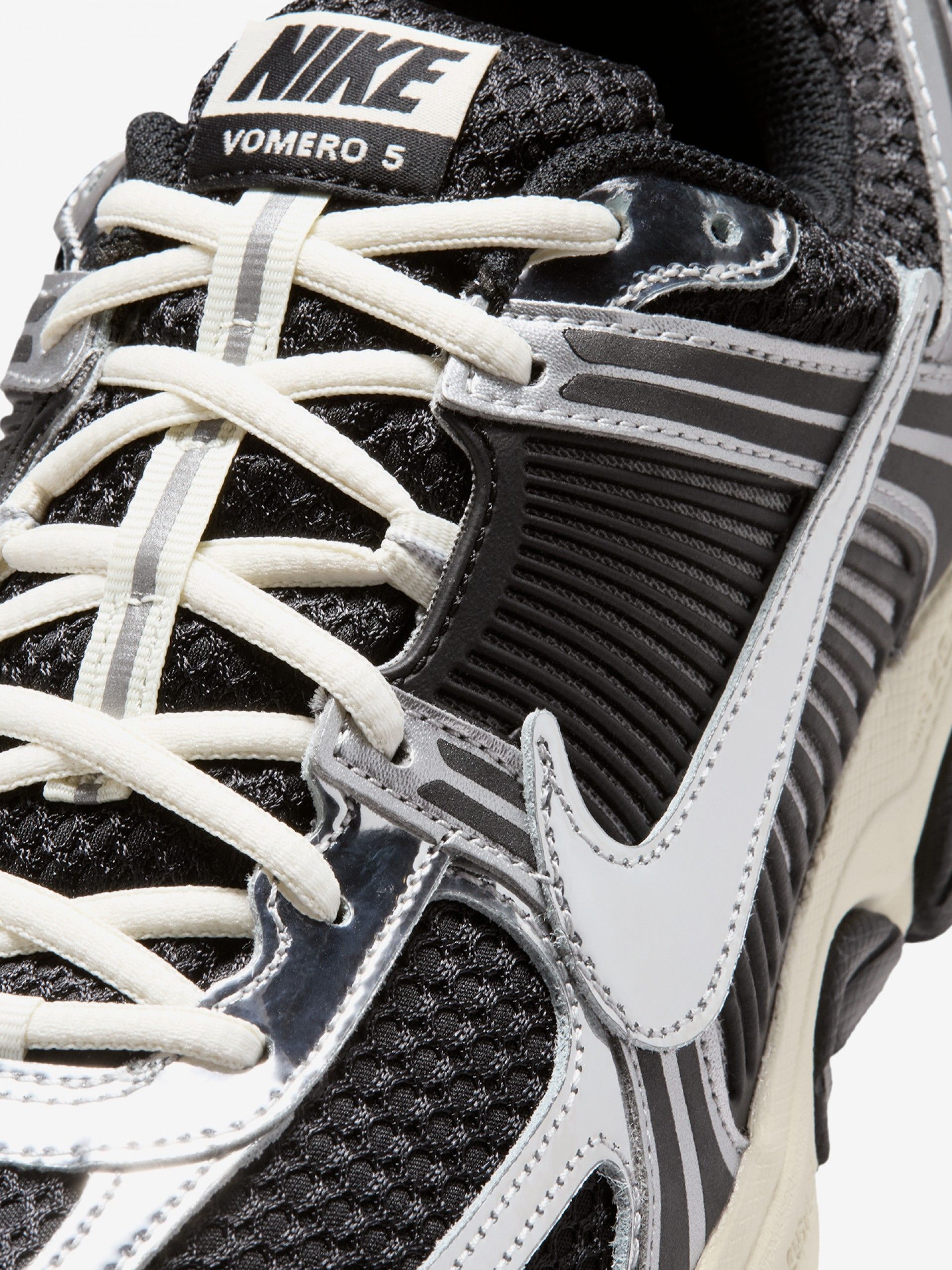 Nike Zoom Vomero 5 Black and Silver Sneakers For Men