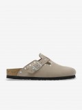 Chinelos Birkenstock Boston Rivets Couro em Camur�a Bege