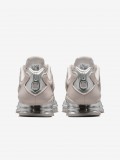 Zapatillas Nike Shox TL SE Beige y Plateadas Para Mujer