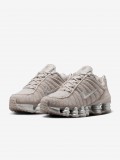 Zapatillas Nike Shox TL SE Beige y Plateadas Para Mujer