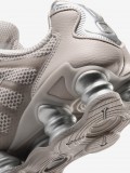 Zapatillas Nike Shox TL SE Beige y Plateadas Para Mujer