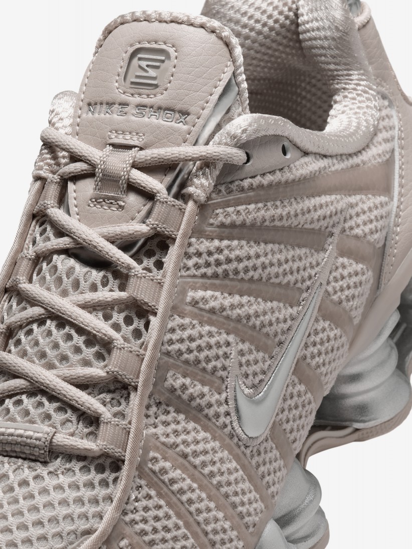 Zapatillas Nike Shox TL SE Beige y Plateadas Para Mujer