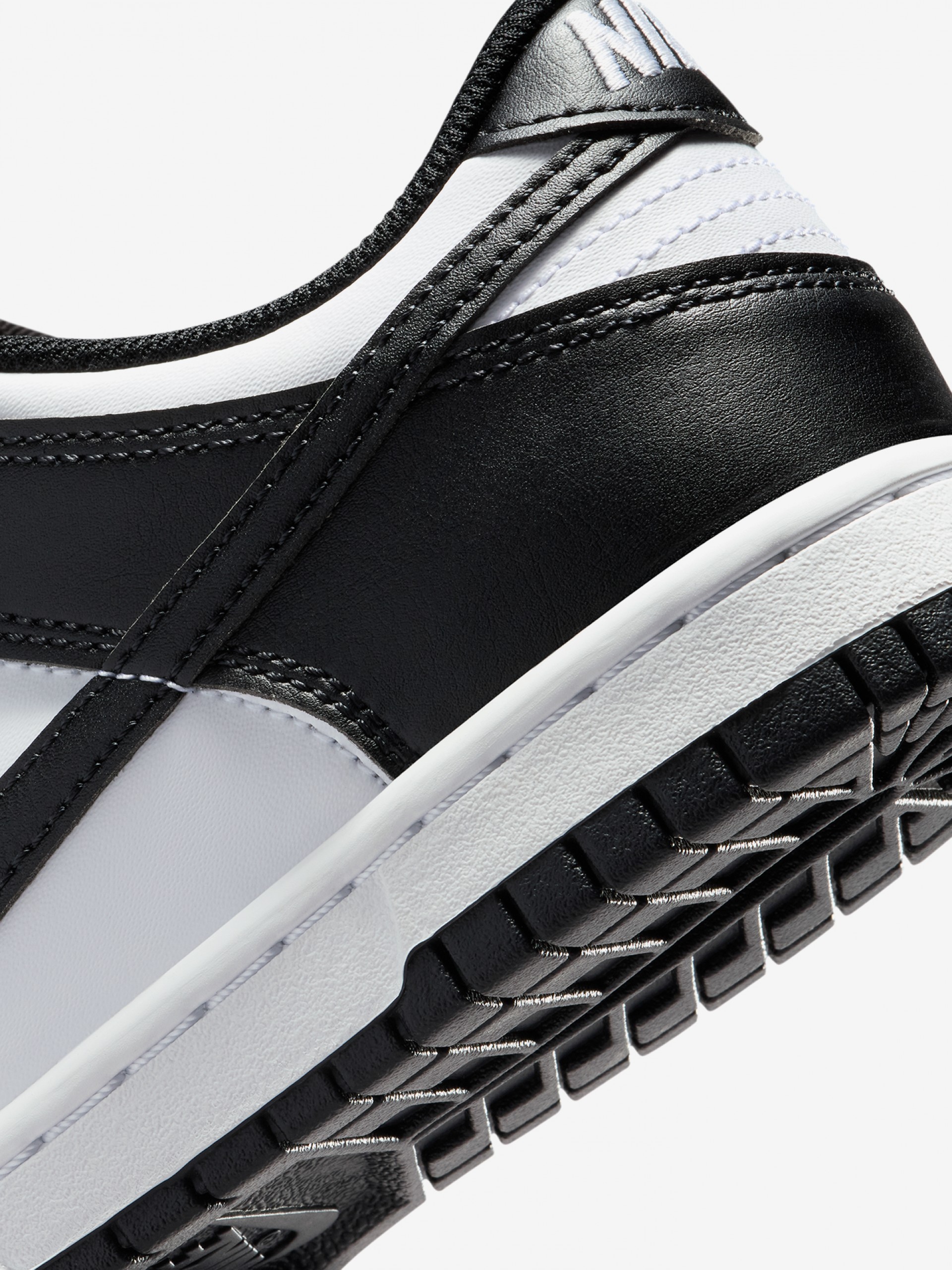 Sapatilhas Nike Dunk Low Pretas e Brancas Júnior