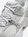 Sapatilhas Nike V5 RNR Brancas e Prateadas Para Mulher
