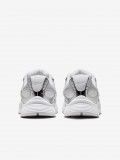 Sapatilhas Nike V5 RNR Brancas e Prateadas Para Mulher