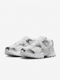 Sapatilhas Nike V5 RNR Brancas e Prateadas Para Mulher