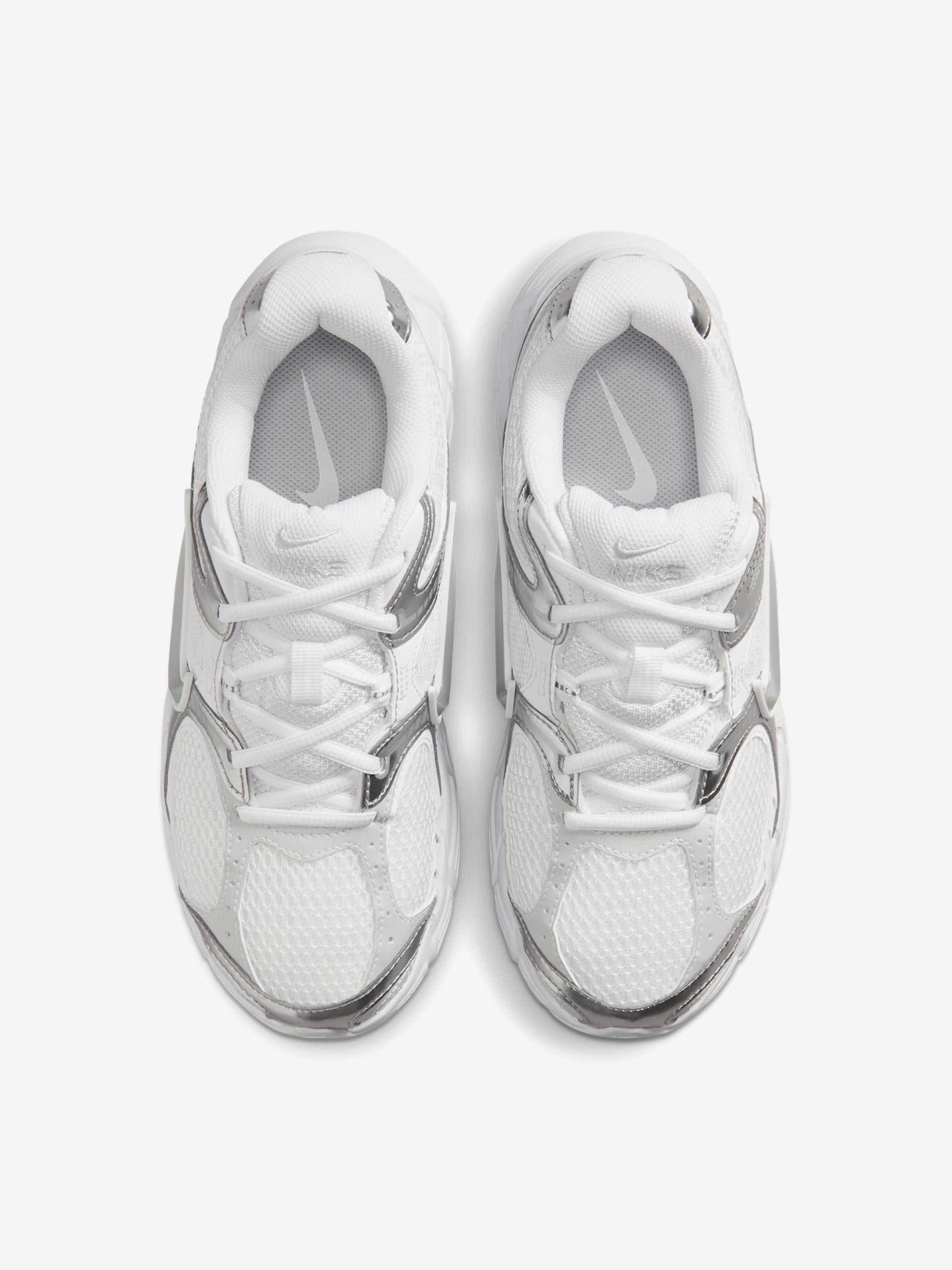 Sapatilhas Nike V5 RNR Brancas e Prateadas Para Mulher