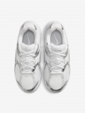 Sapatilhas Nike V5 RNR Brancas e Prateadas Para Mulher