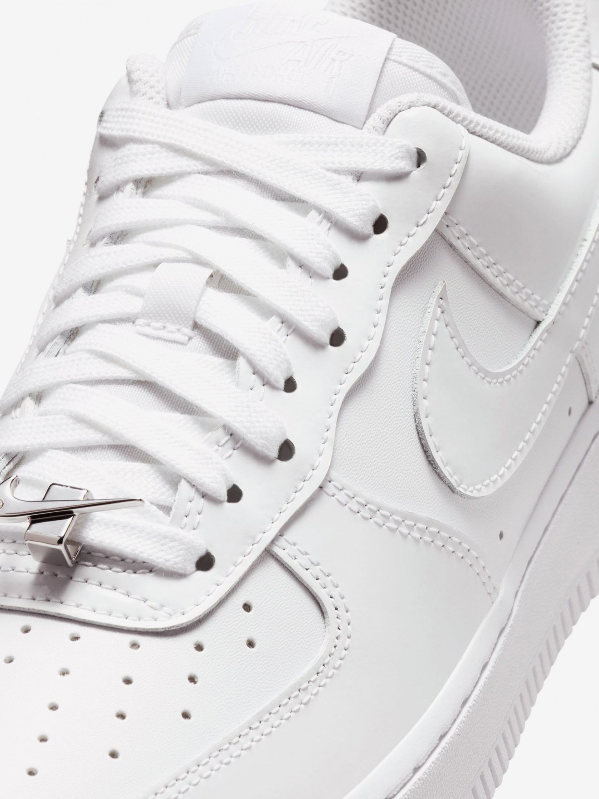 Sapatilhas Nike Air Force 1 07 Low Brancas Brilhantes Para Mulher