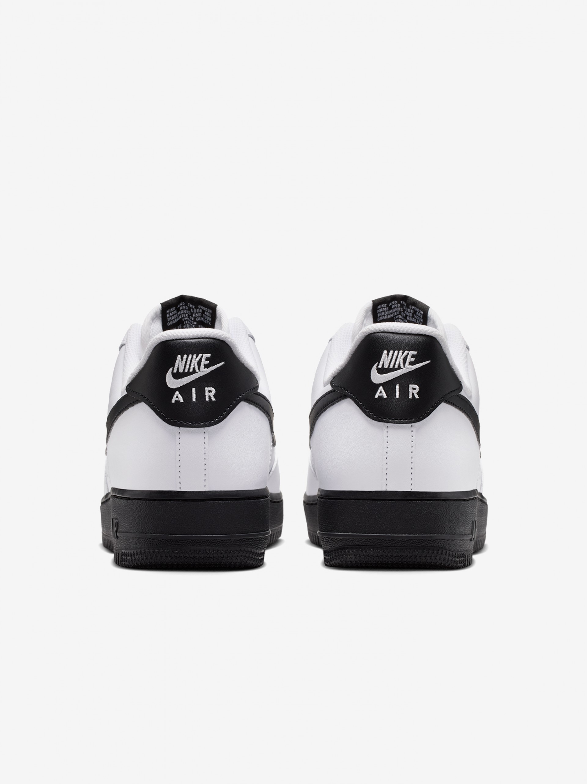 Sapatilhas Nike Air Force 1 07 Brancas e Pretas Para Homem