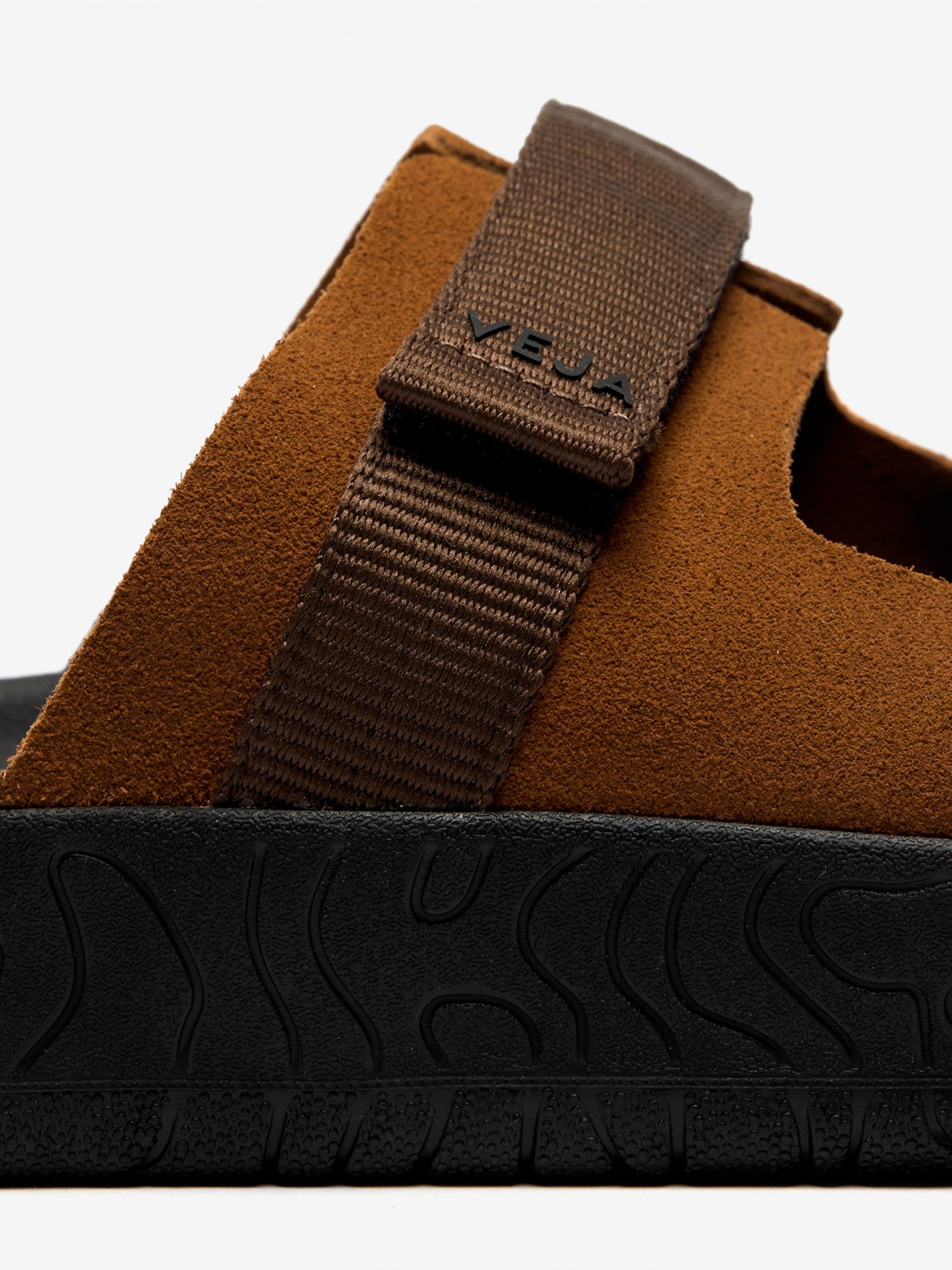 Veja Arpoador Camel and Brown Suede Slides