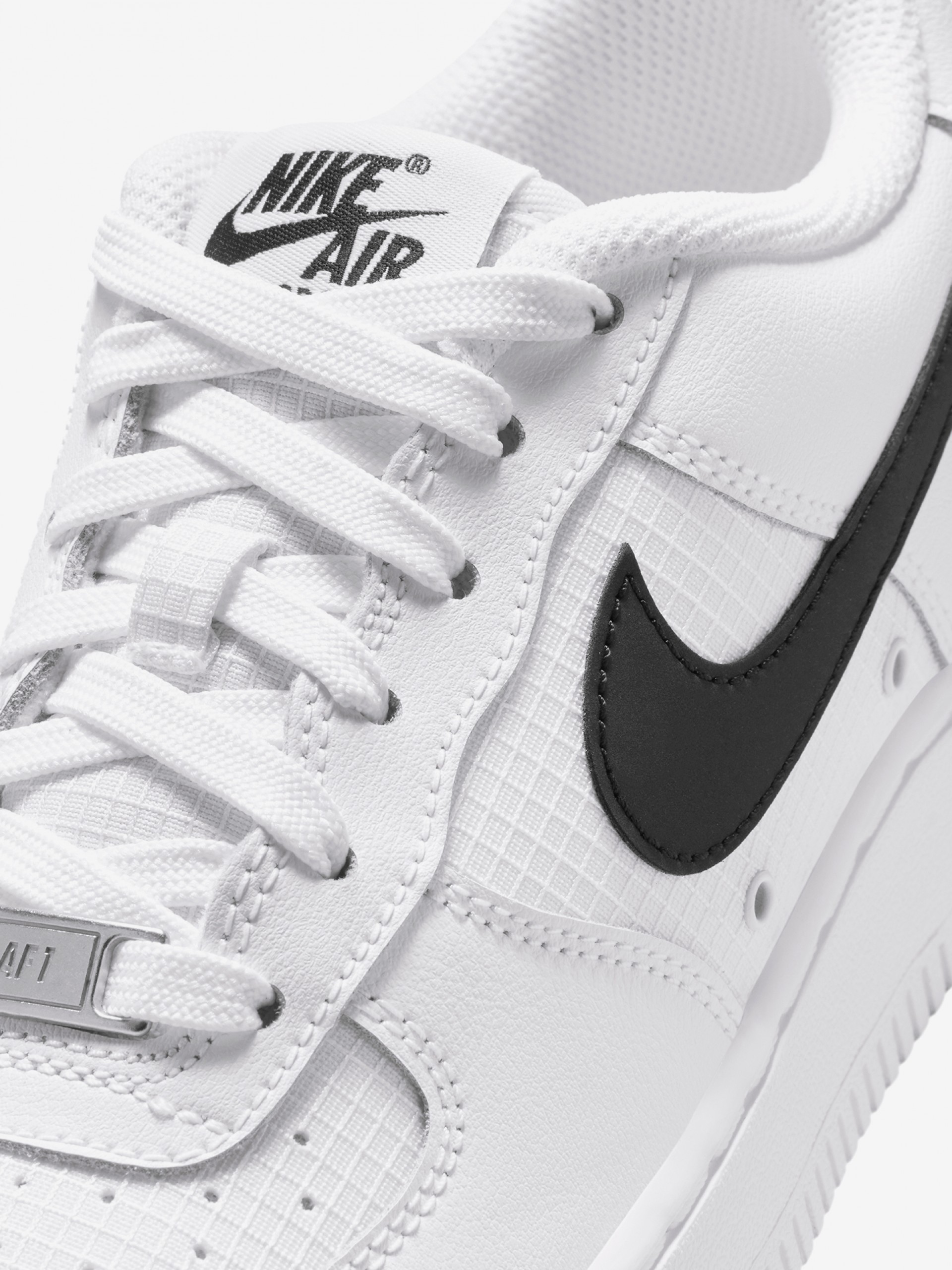 Sapatilhas Nike Air Force 1 Low Tech Brancas e Pretas Júnior