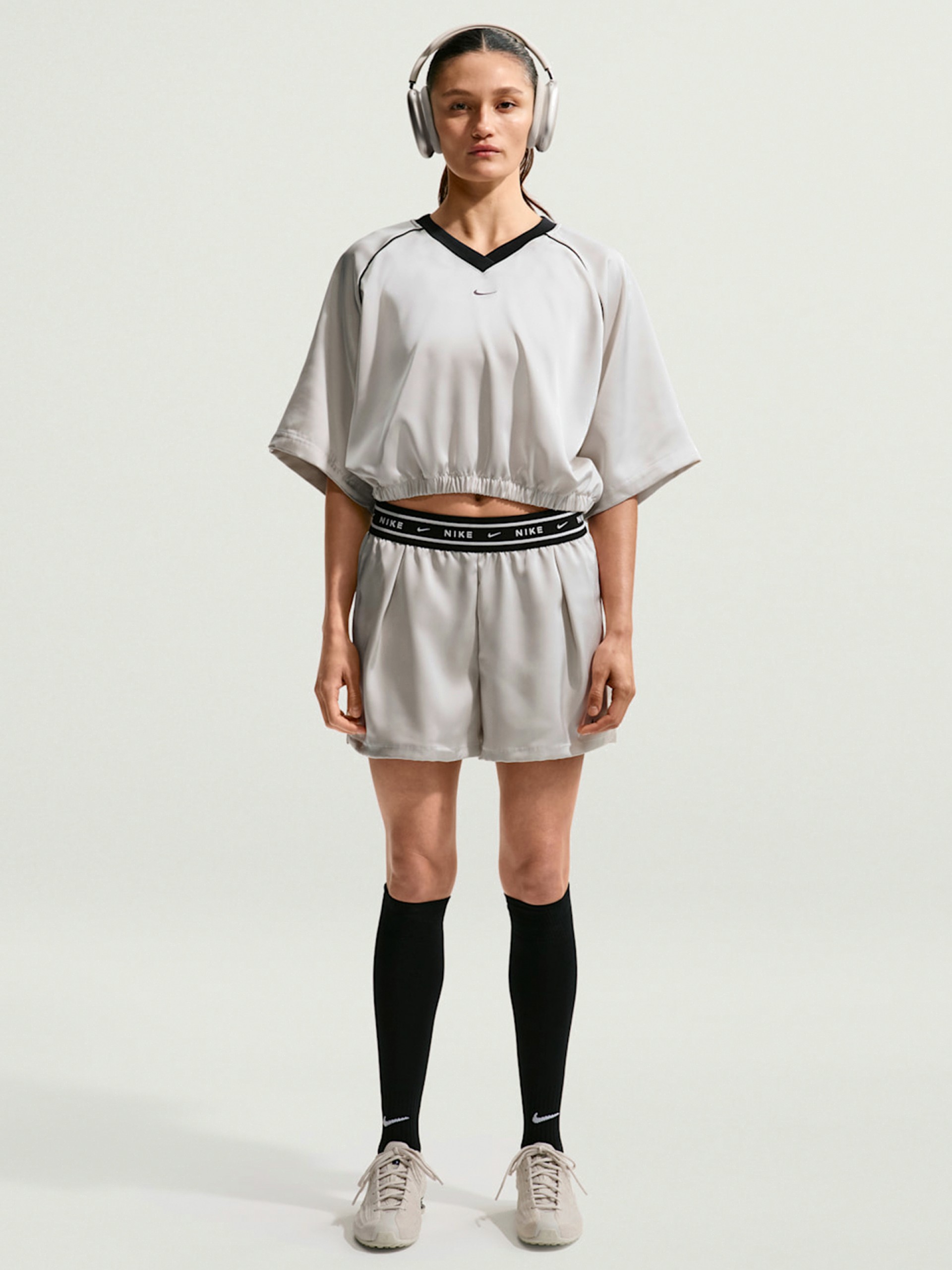 T-shirt Nike Sportswear Oversized De Cetim Bege Para Mulher