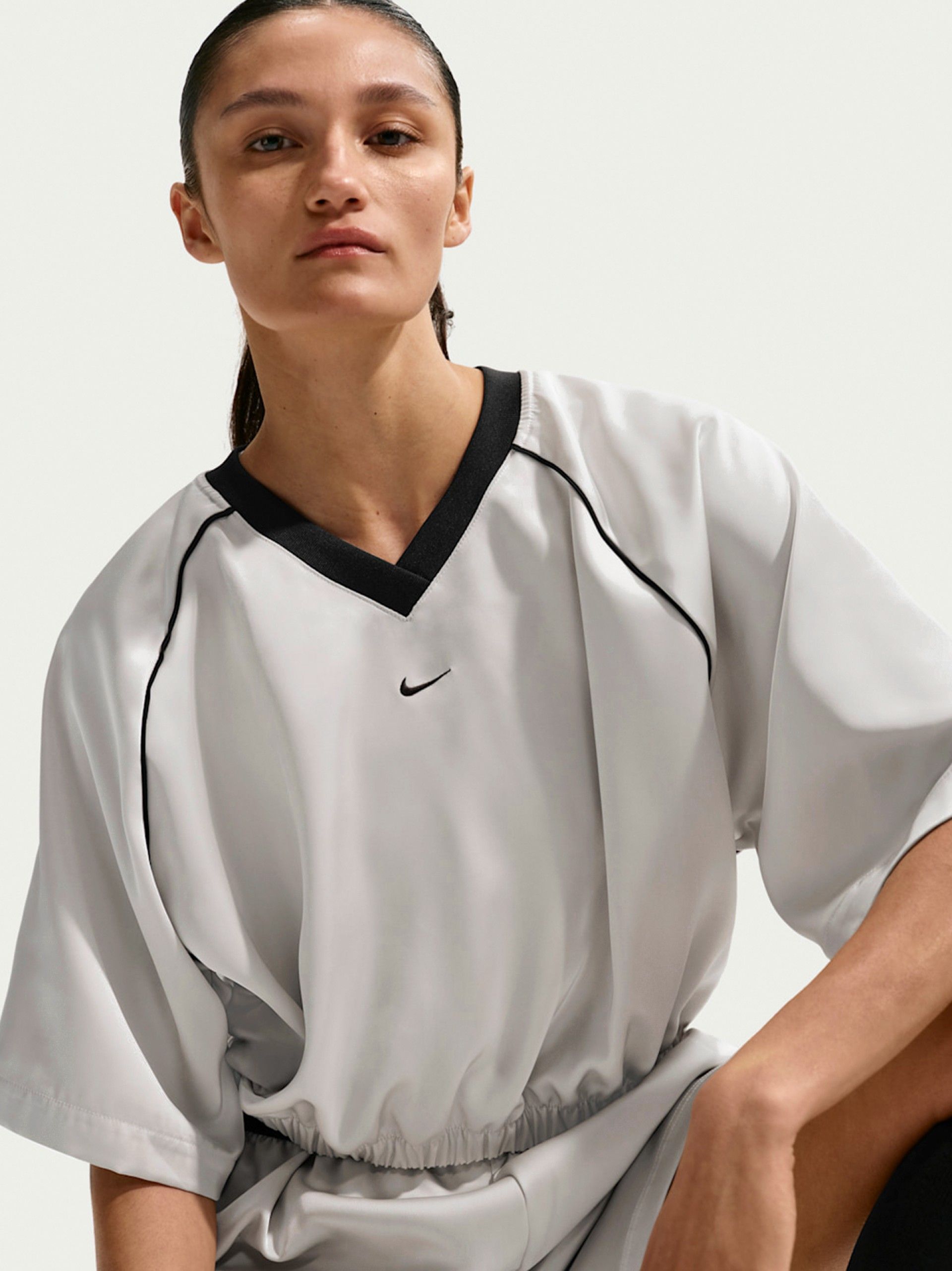 T-shirt Nike Sportswear Oversized De Cetim Bege Para Mulher
