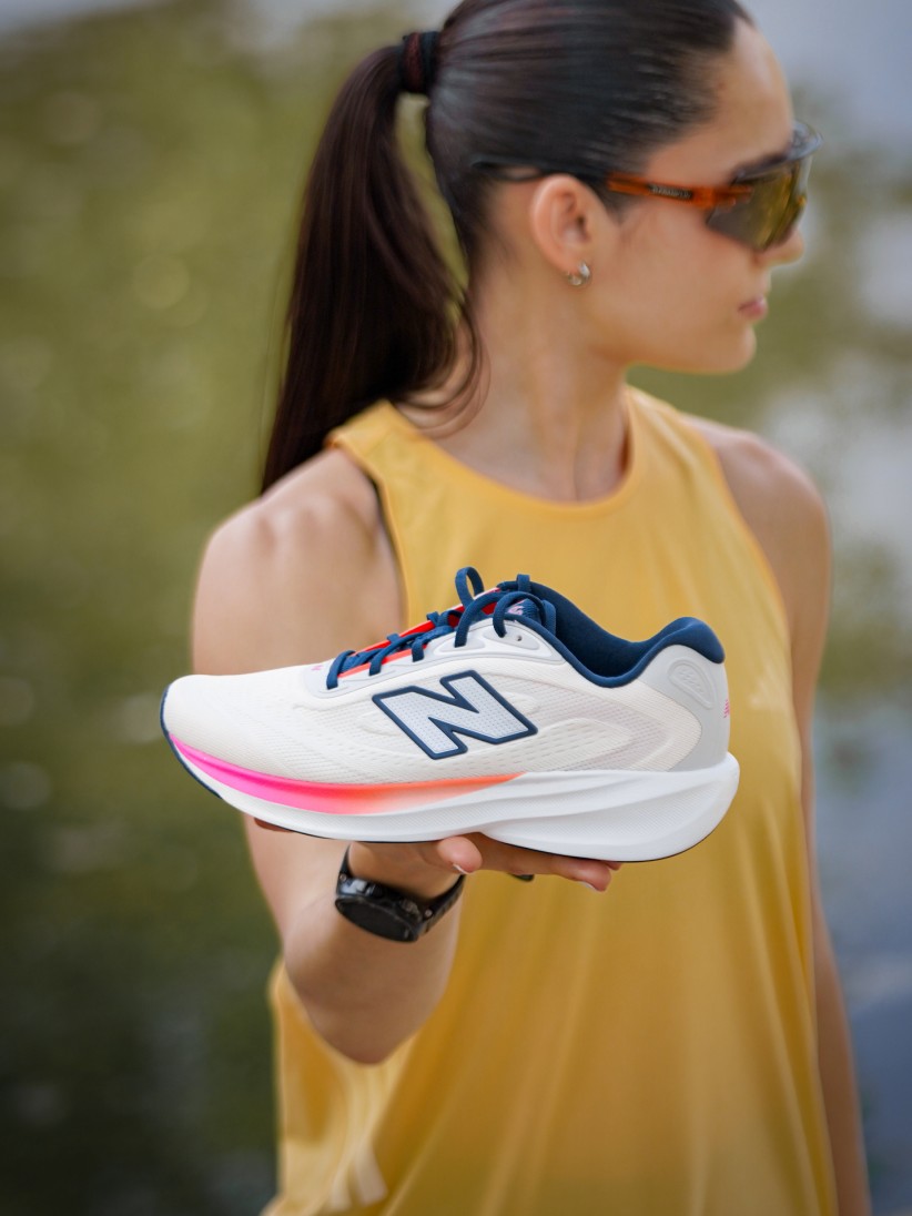 New Balance Fresh Foam W680 v9 Beige Running Trainers For Women New Balance Fresh Foam W680 v9 Beige Running Trainers For Women