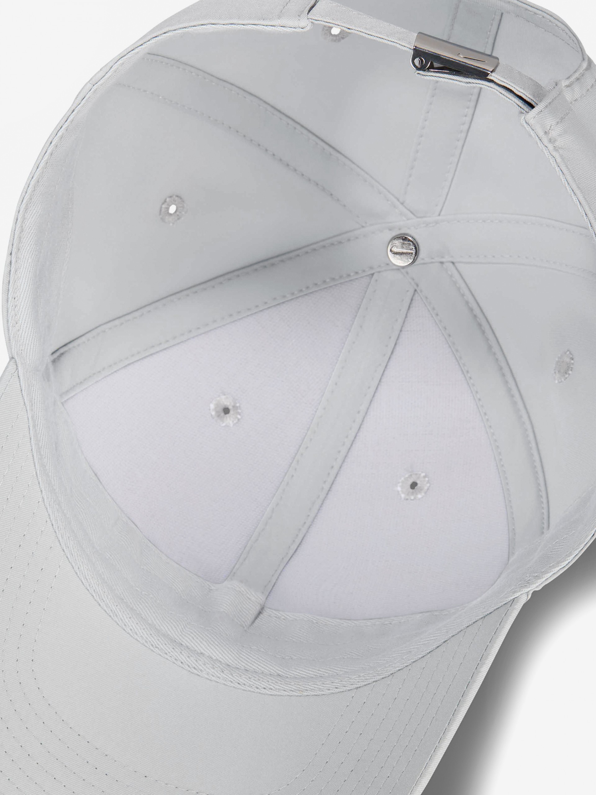 Gorra Nike Dri-FIT Club Structured Metal Swoosh Gris