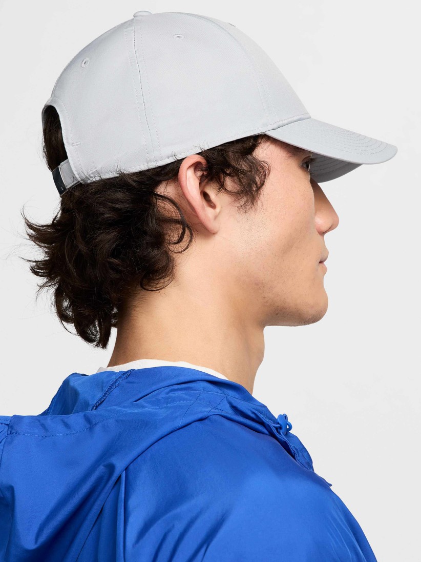 Nike Dri-FIT Club Structured Metal Swoosh Grey Cap