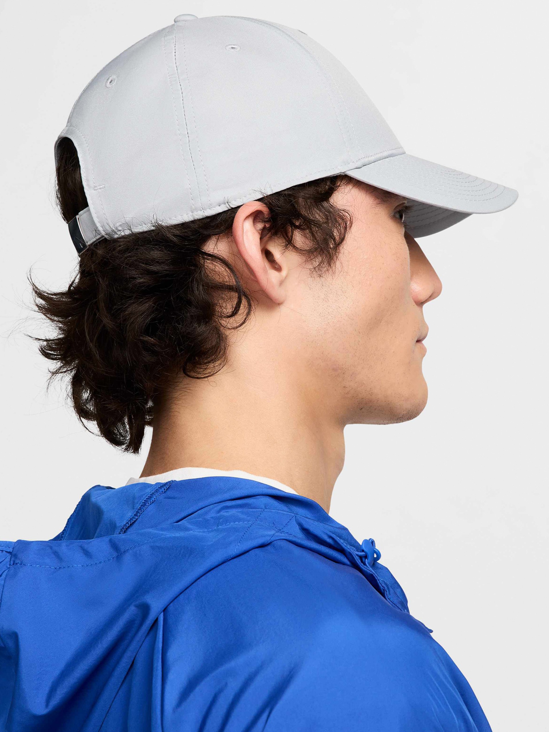 Gorra Nike Dri-FIT Club Structured Metal Swoosh Gris