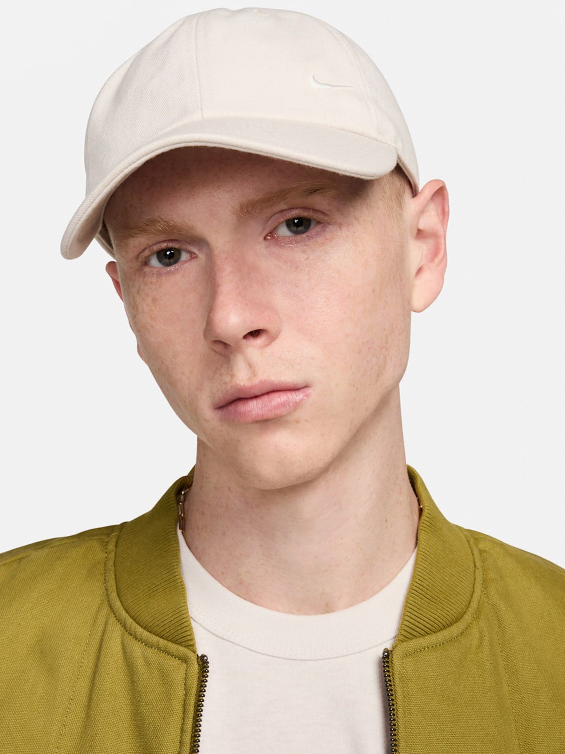 Boné Nike Club Unstructured Bege