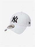 New Era New York Yankees Essential 9FORTY Kids White and Black Cap New Era New York Yankees Essential 9FORTY Kids White and Black Cap