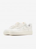 Sapatilhas Nike Air Force 1 07 Premium Bege Para Mulher