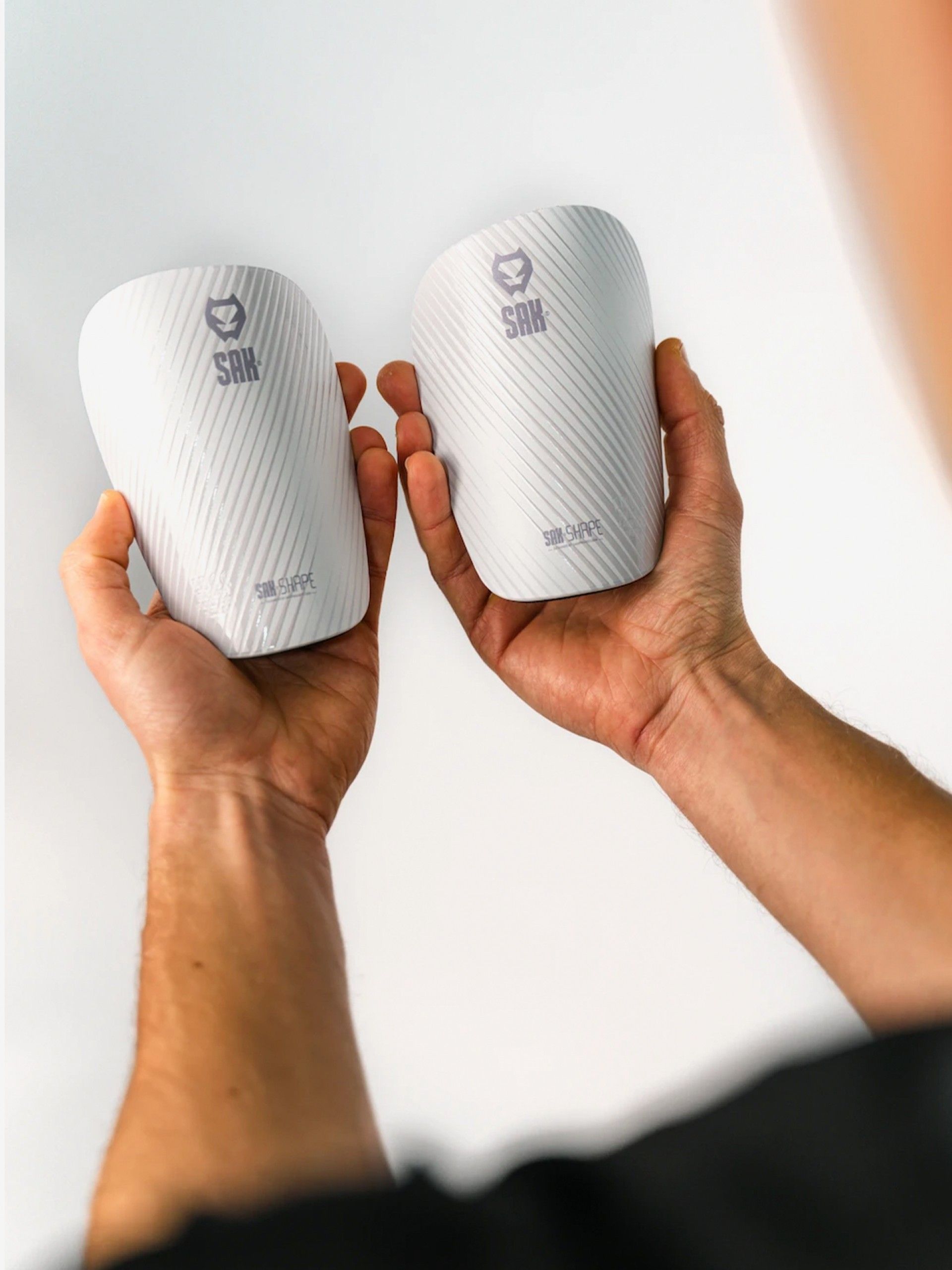 Sak Shape White Shin Guards