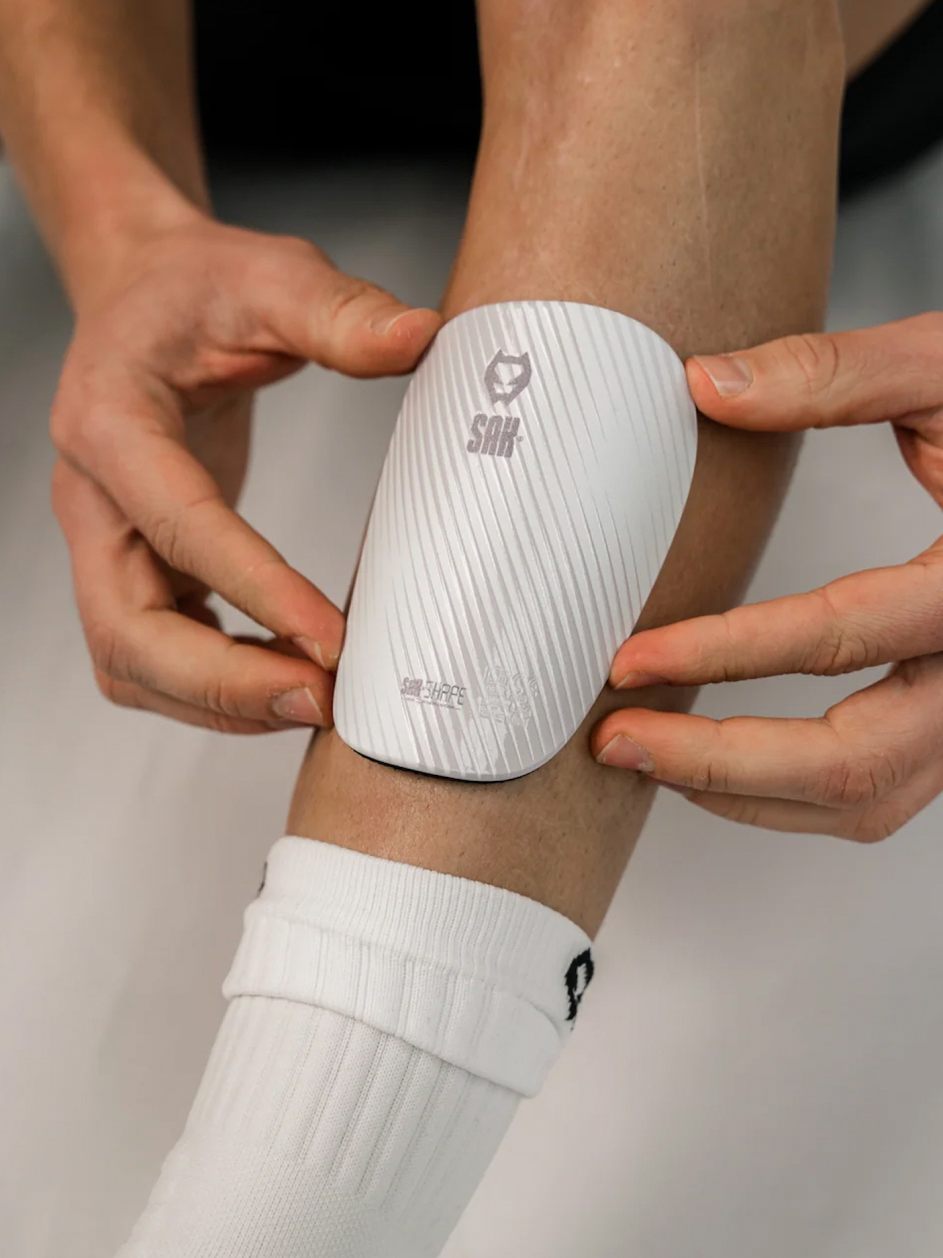 Sak Shape White Shin Guards