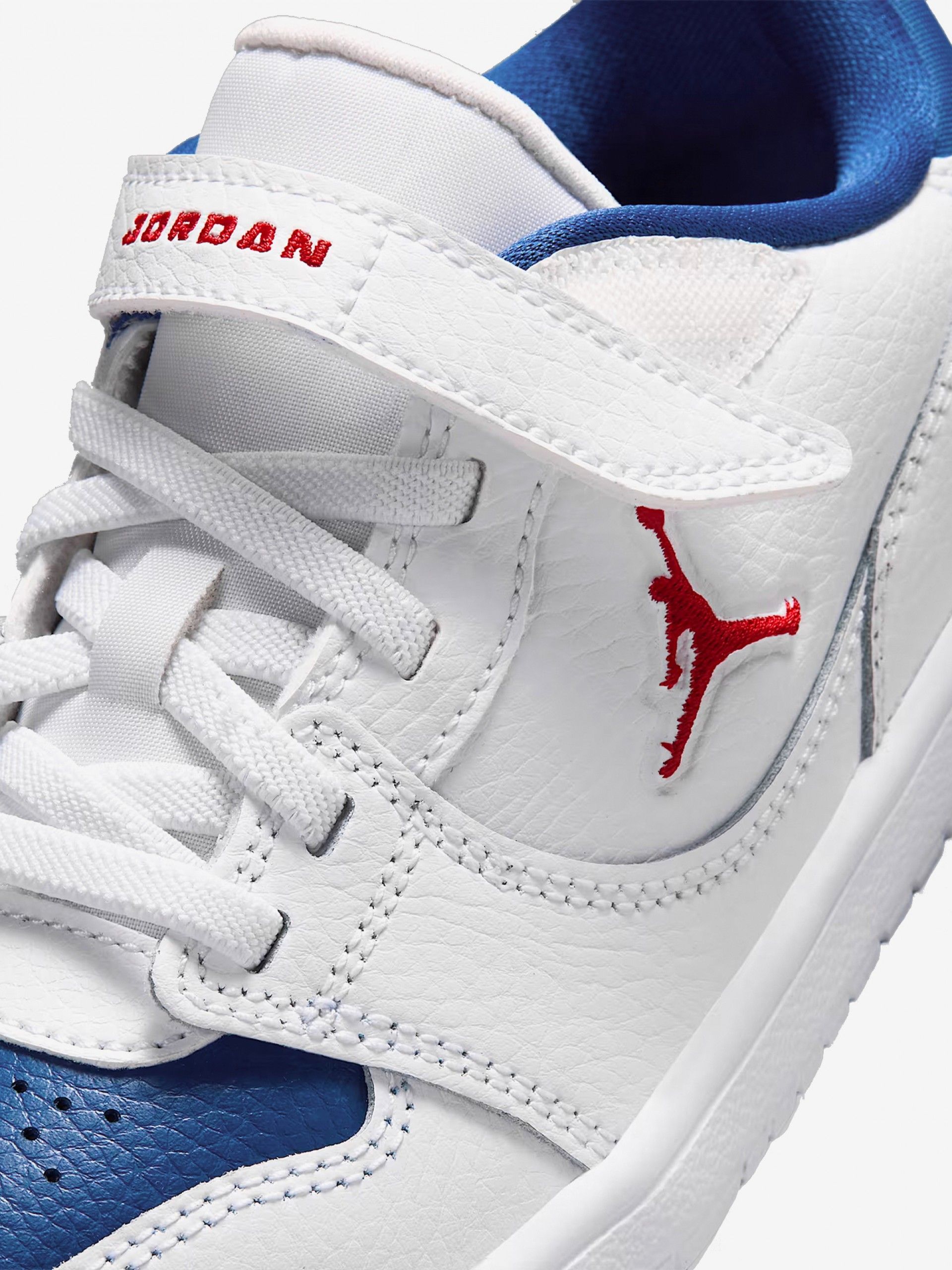 Zapatillas Nike Jordan Court Connect Low Blancas, Azules y Rojas Para Niño