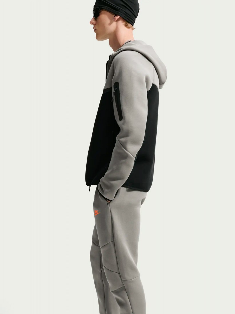 Nike Tech Fleece Slim Fit Grey Trousers For Men Nike Tech Fleece Slim Fit Grey Trousers For Men