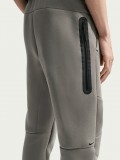 Nike Tech Fleece Slim Fit Grey Trousers For Men Nike Tech Fleece Slim Fit Grey Trousers For Men