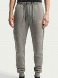 Nike Tech Fleece Slim Fit Grey Trousers For Men Nike Tech Fleece Slim Fit Grey Trousers For Men